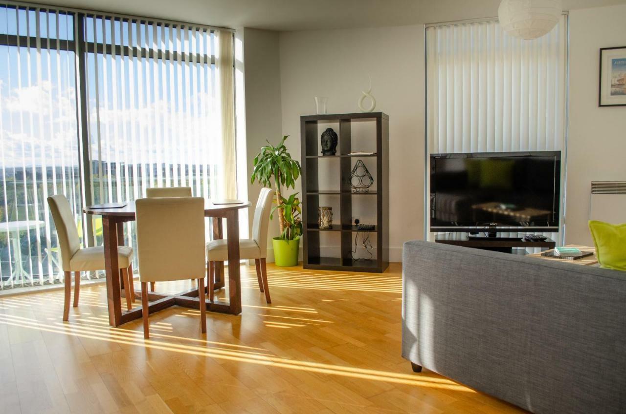 Serviced Apartment In Liverpool City Centre - Free Parking - Balcony - By Happy Days מראה חיצוני תמונה